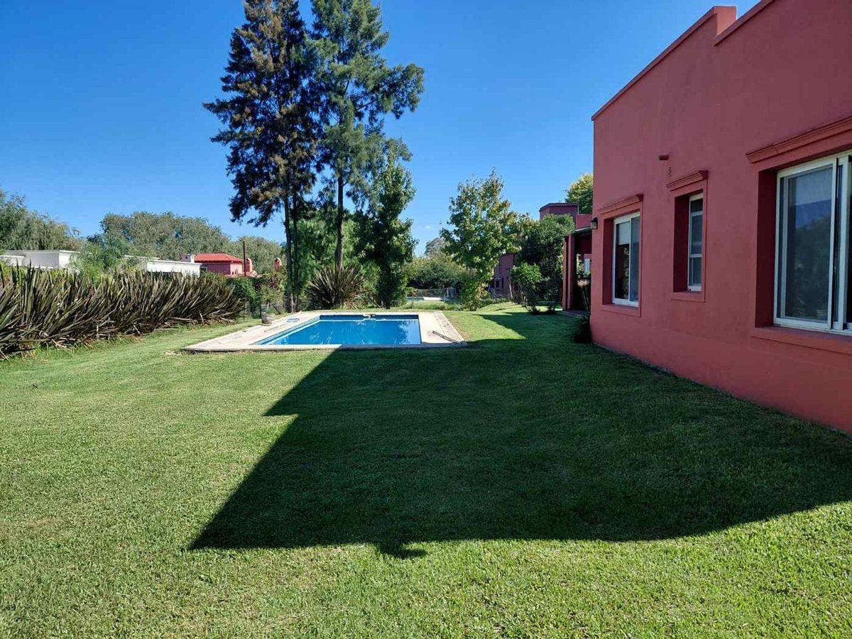 Foto de VENTA CASA 6 DORMITORIOS LOMAS D FATIMA AP CREDIT, imagen 3