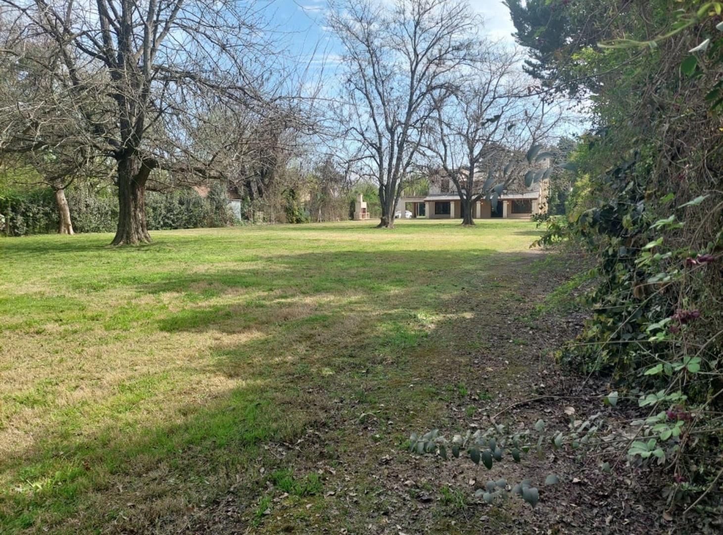Foto de Lote Amplio a la venta en Robles Del Monarca, imagen 1