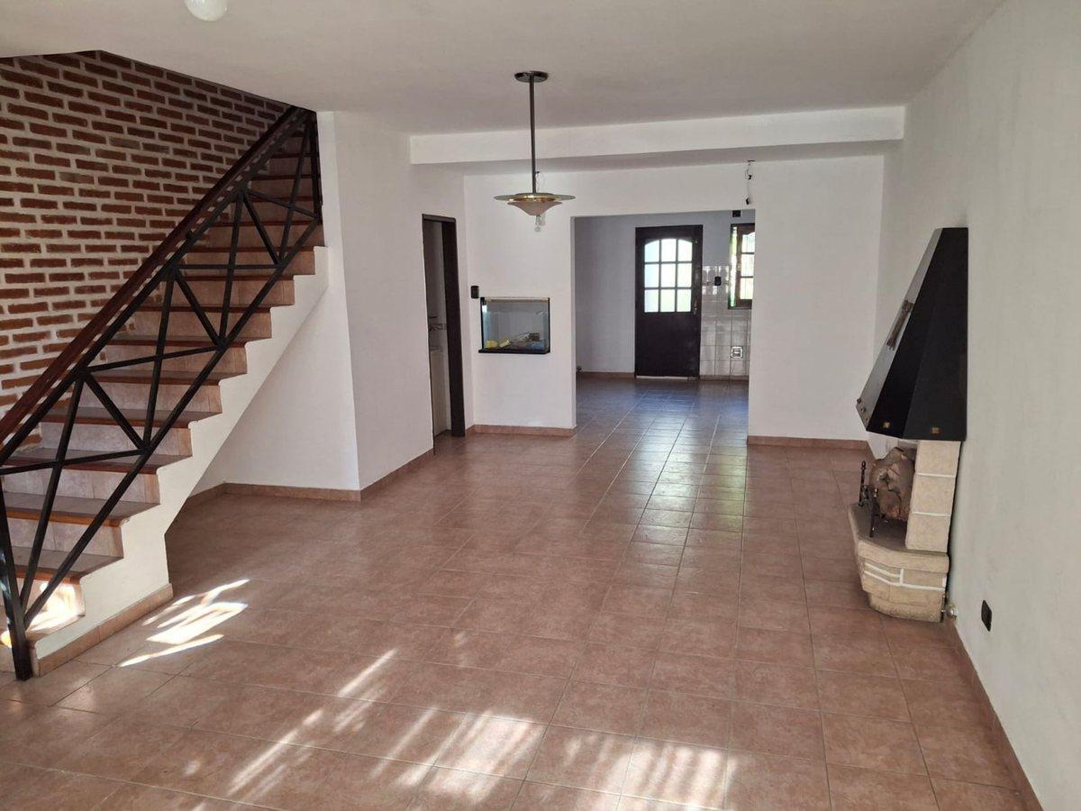 Foto de venta duplex 4 amb en Villa Luzuriaga con Cochera, imagen 1
