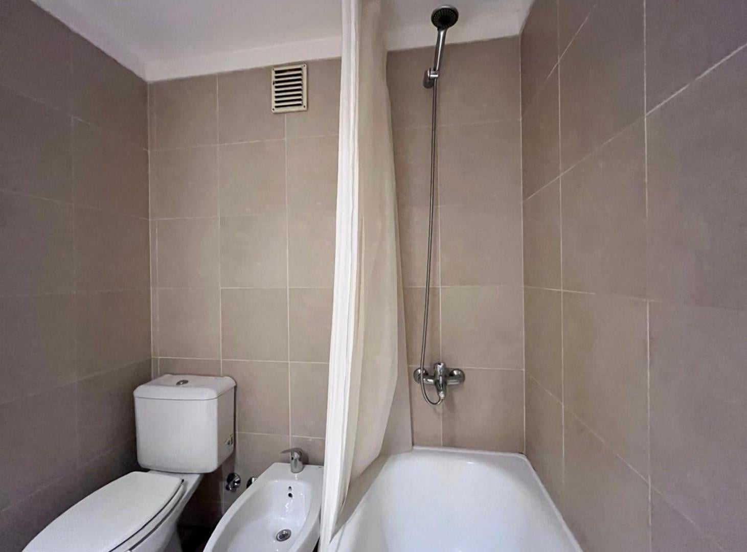 Foto de Venta Depto 2 AMB Colegiales con Balcón Luz Sum, imagen 5