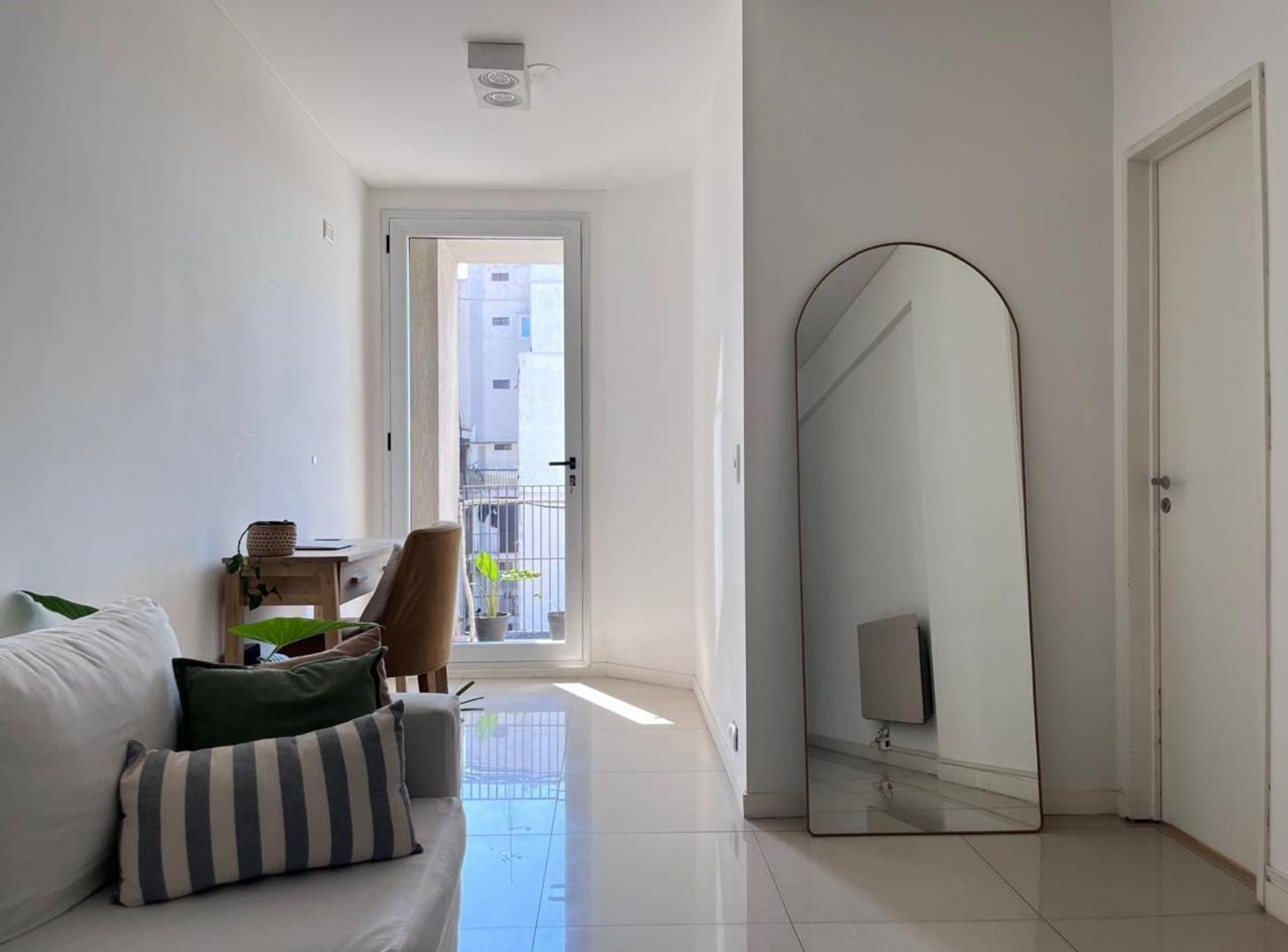 Foto de Venta Depto 2 AMB Colegiales con Balcón Luz Sum, imagen 2