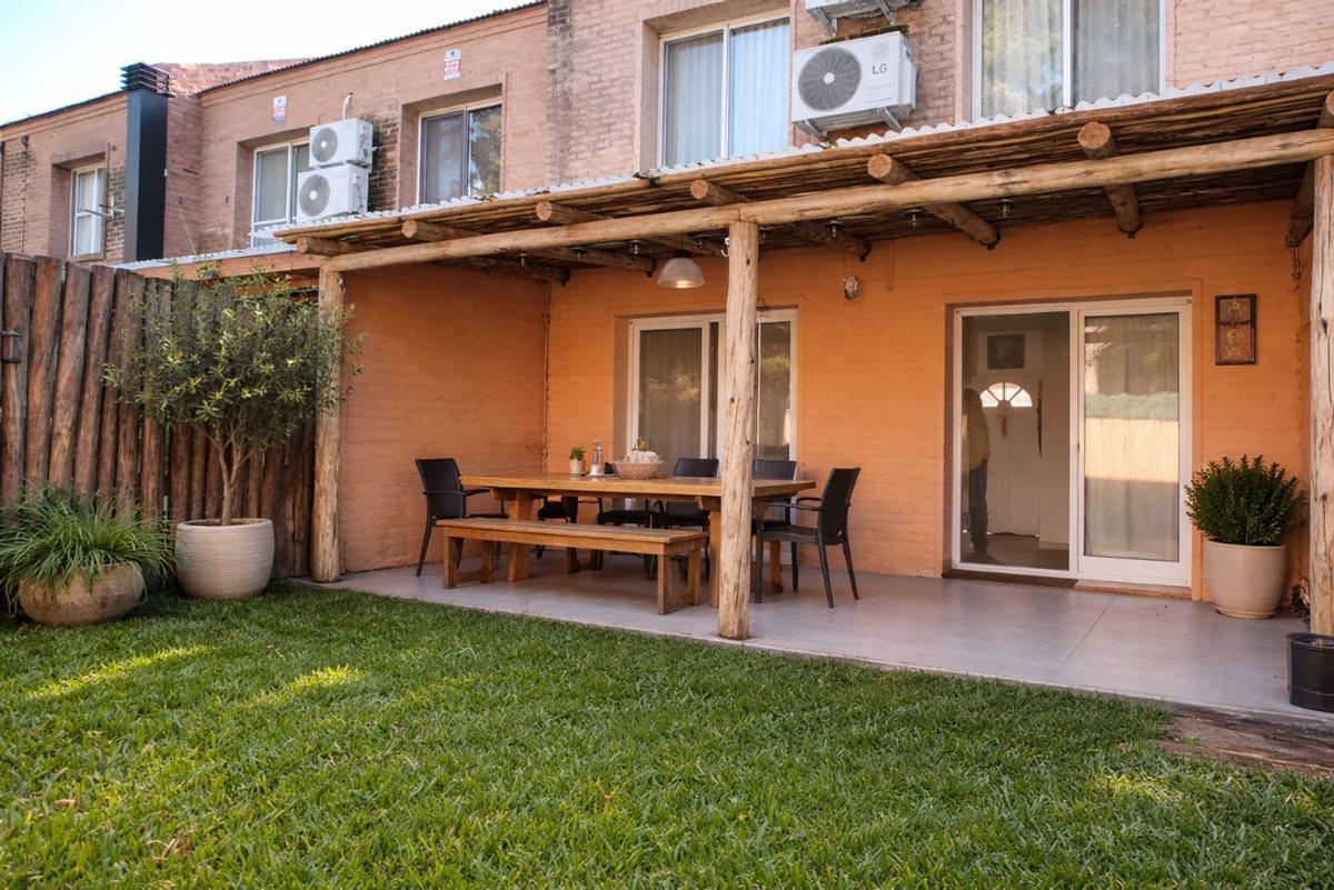 Foto de CASA c/ JARDIN DORM C/ VESTIDOR PILAR APTO CREDITO, imagen 4
