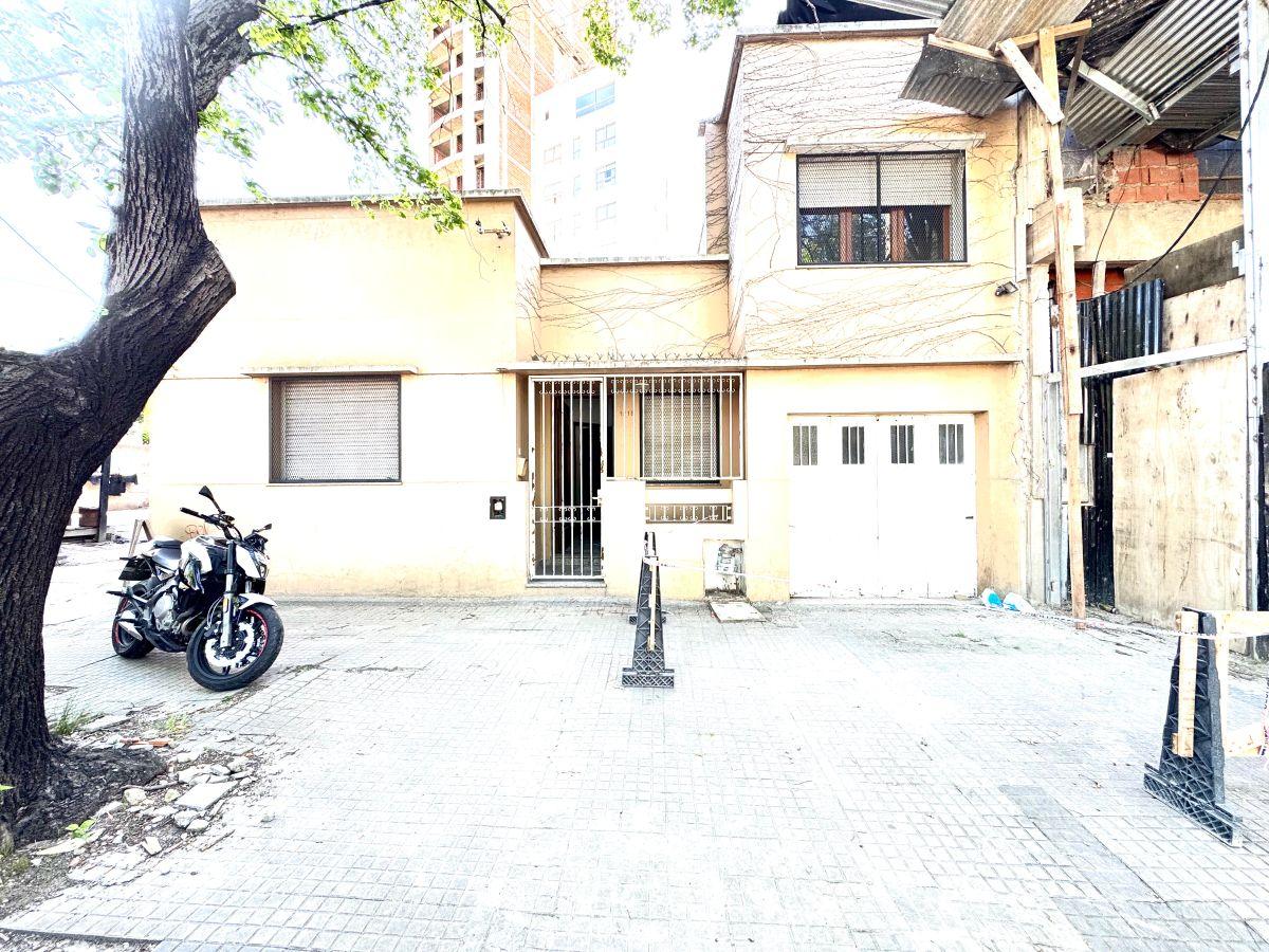 CASA A RECICLAR TOTALMENTE, EN LOTE DE 10 X30 IDELA INVERSOR
