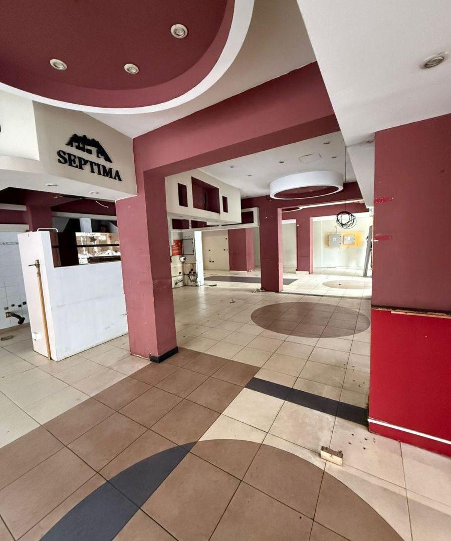 Foto de LOCAL COMERCIAL EN PLENO CENTRO ESQ 9 Y 54 EN ALQUILER, imagen 2