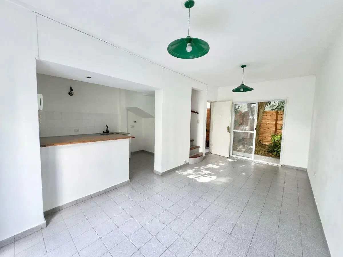 PH de 70 m2 aprox con 2 dormitorios en venta en Tolosa - sin expensas, reciclado 1