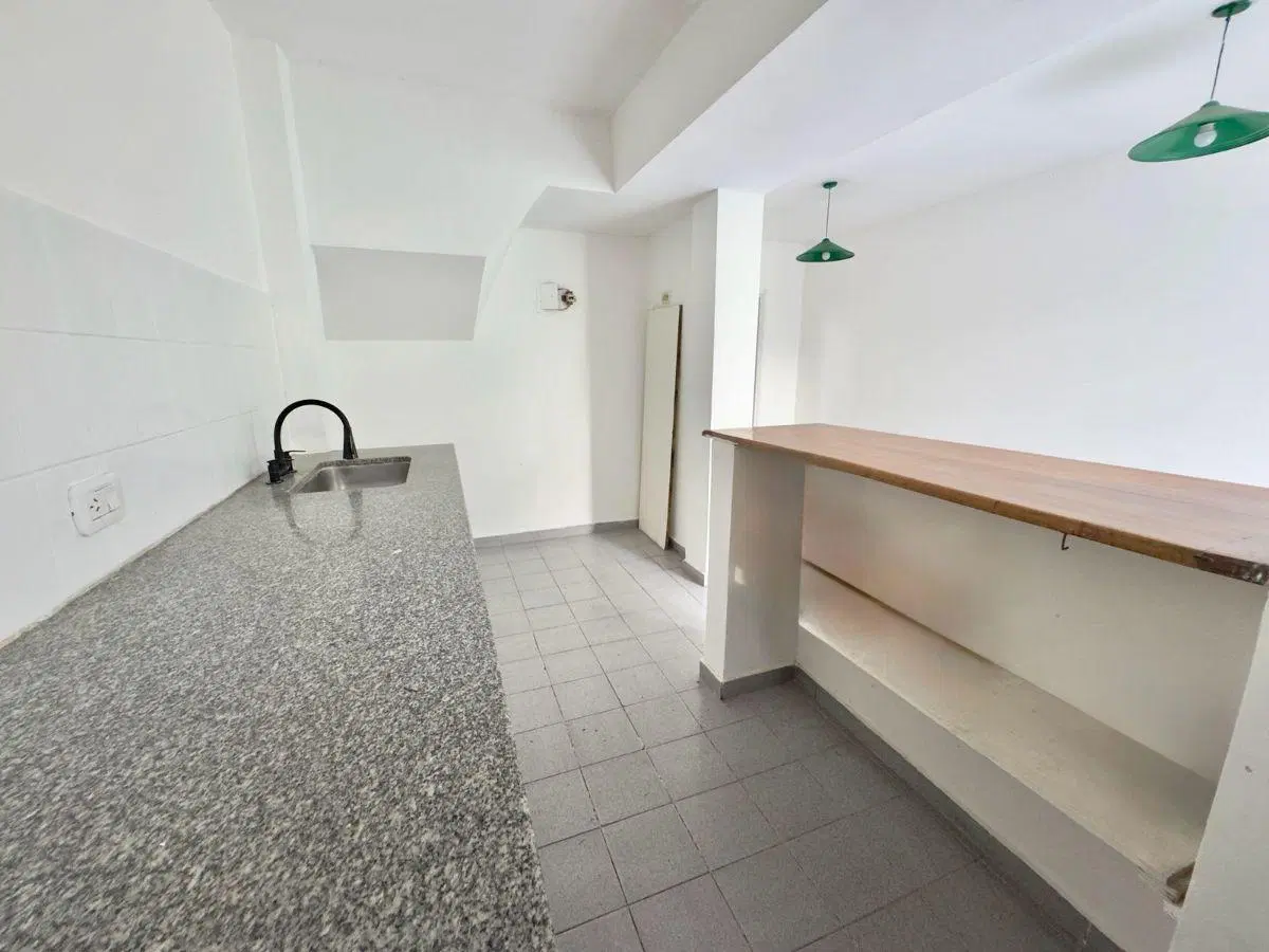PH de 70 m2 aprox con 2 dormitorios en venta en Tolosa - sin expensas, reciclado 2