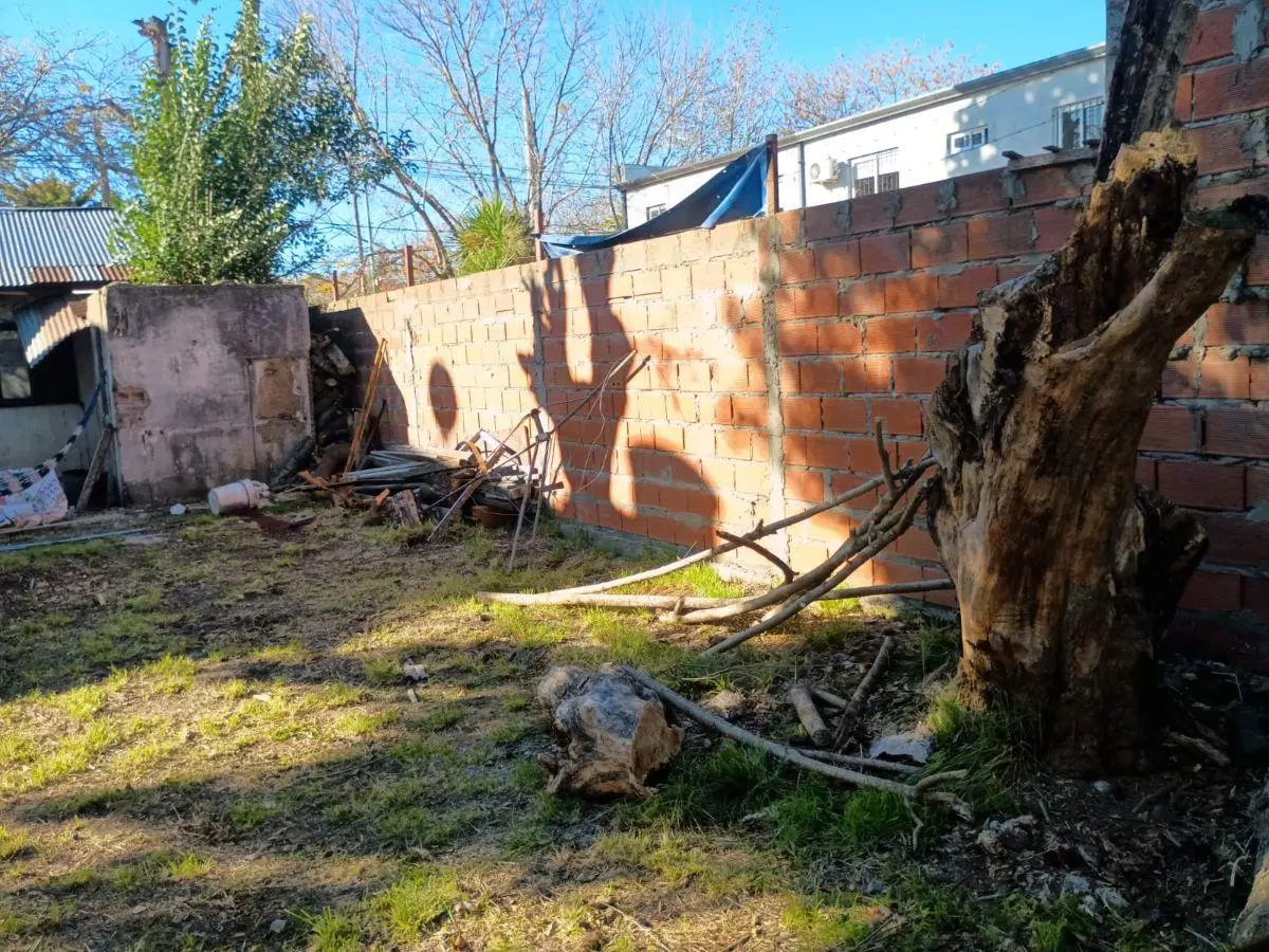 Terreno de 330 m2 en venta en Manuel B Gonnet 5