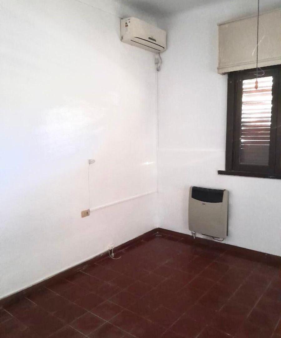Foto de CASA AL FRENTE CON EXCELENTE LOTE Y CON UN DEPARTAMENTO AL FONDO CON, imagen 3