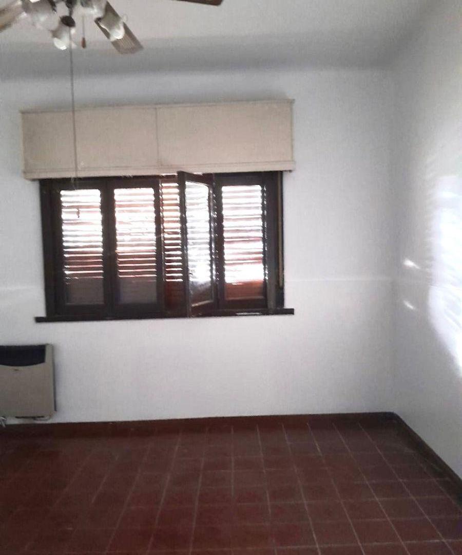 Foto de CASA AL FRENTE CON EXCELENTE LOTE Y CON UN DEPARTAMENTO AL FONDO CON, imagen 4