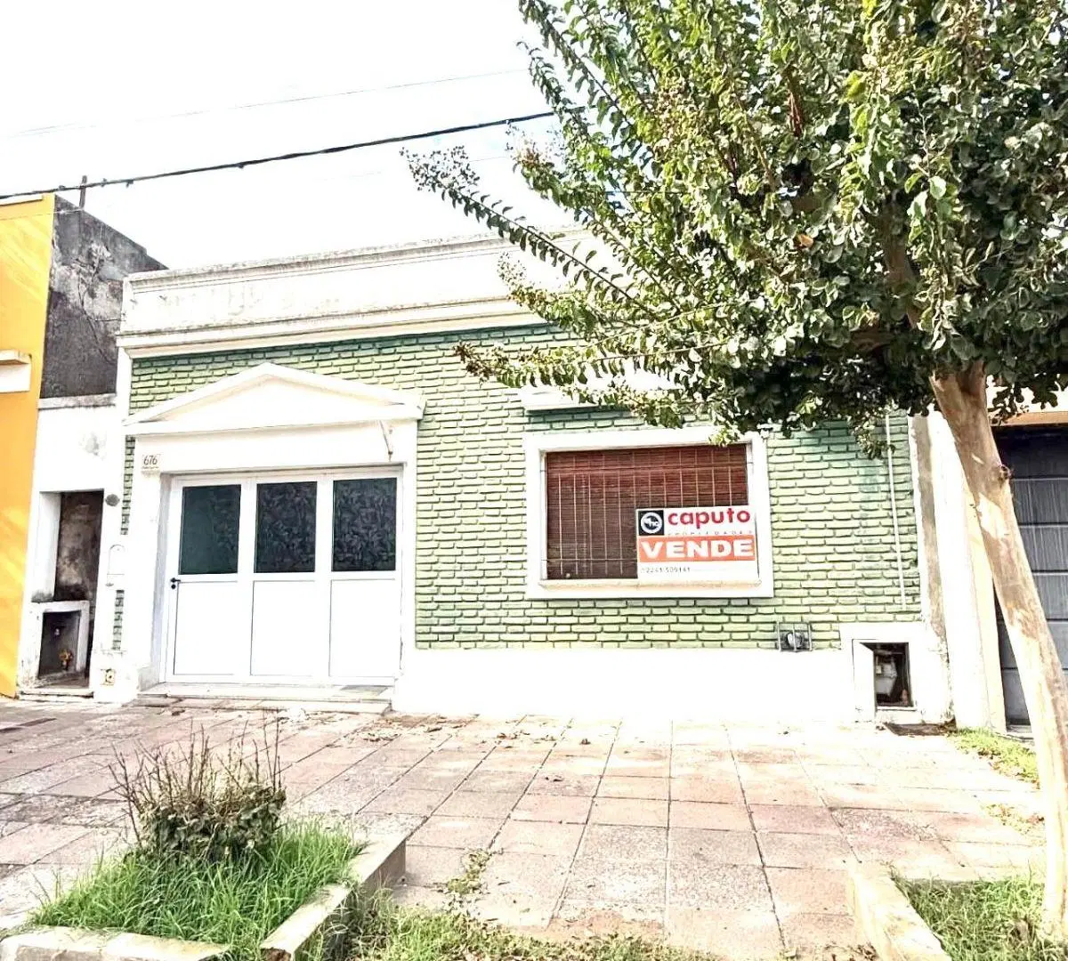 CASA AL FRENTE CON EXCELENTE LOTE Y CON UN DEPARTAMENTO AL FONDO CON POSIBILIDAD DE REALIZAR UN PH 2