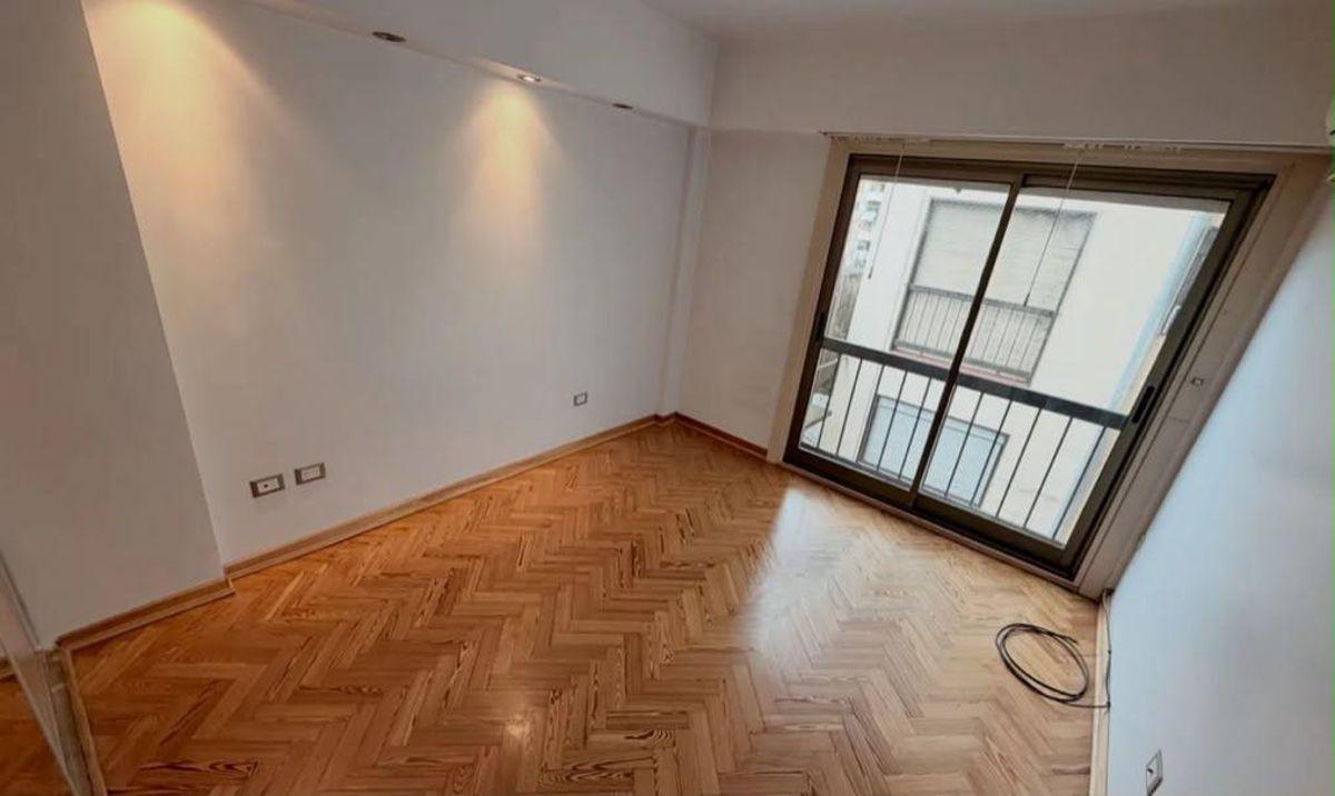 Foto de ESPECTACULAR SEMIPISO EN EL CORAZON DE FLORES de 148 m² con 4, imagen 3