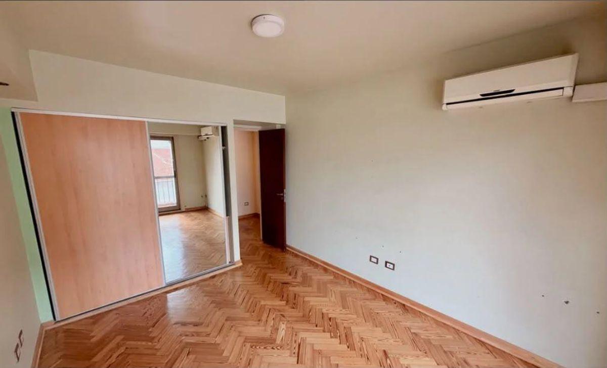 Foto de ESPECTACULAR SEMIPISO EN EL CORAZON DE FLORES de 148 m² con 4, imagen 2