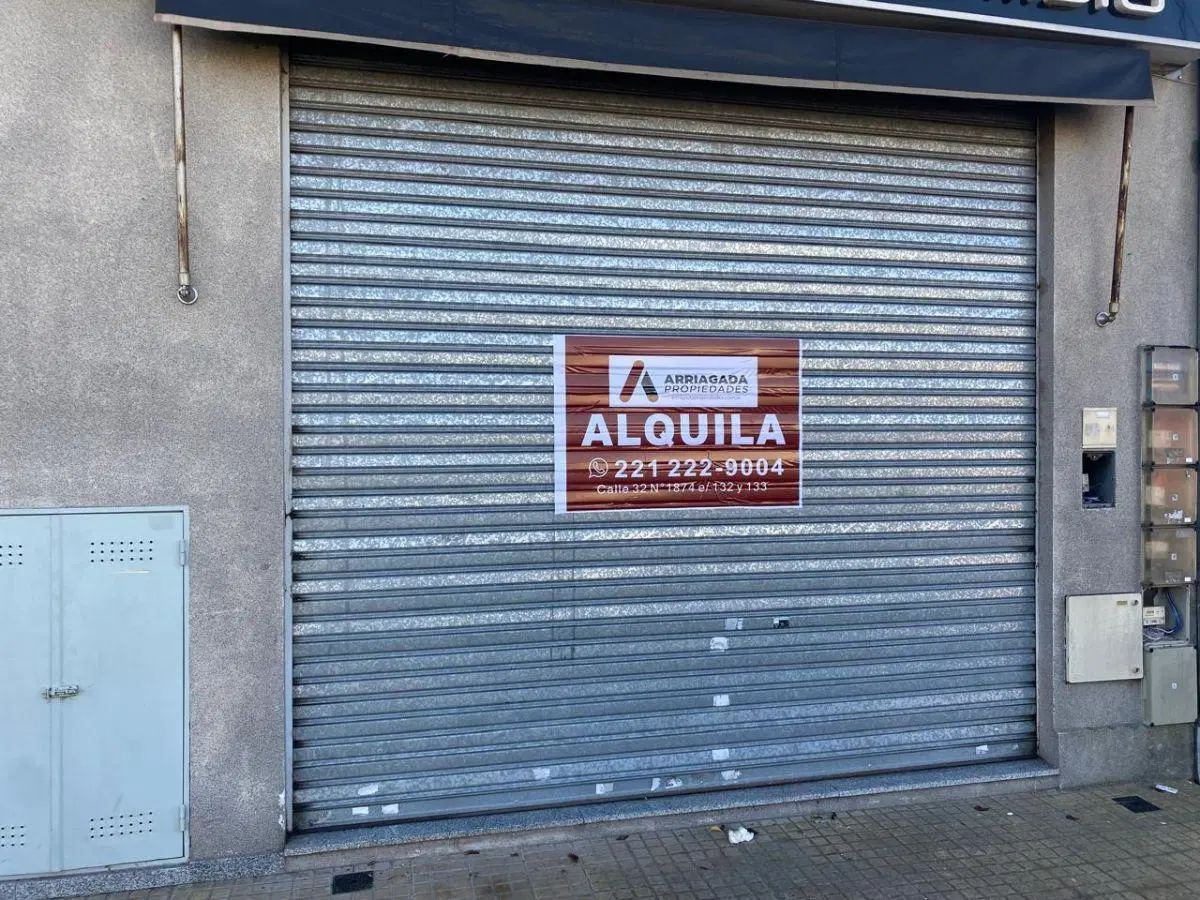 LOCAL EN ALQUILER CON DEPÓSITO Y OFICINA EN SAN CARLOS 2