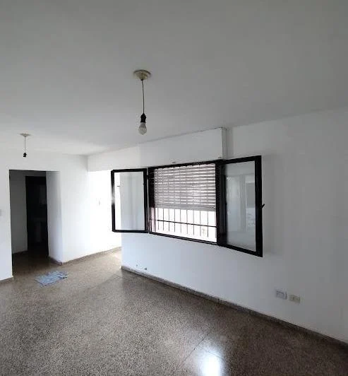 ALQUILER  - Casa 2 dormitorios , Garage , Terraza  - B° Colon 3