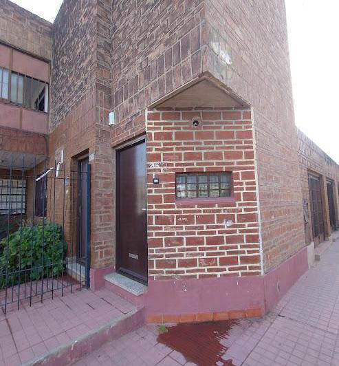 ALQUILER  - Casa 2 dormitorios , Garage , Terraza  - B° Colon 4
