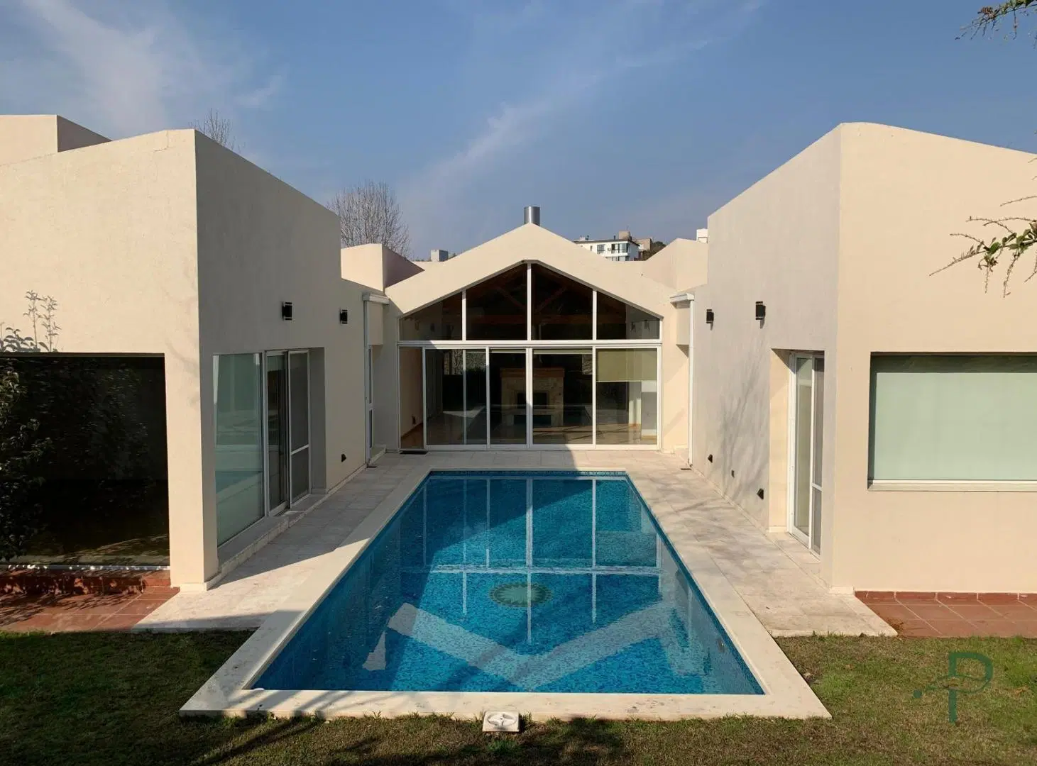 Casa 5 dormitorios / pileta / cochera doble / departamento con ingreso independiente /en Estancia Q2 5