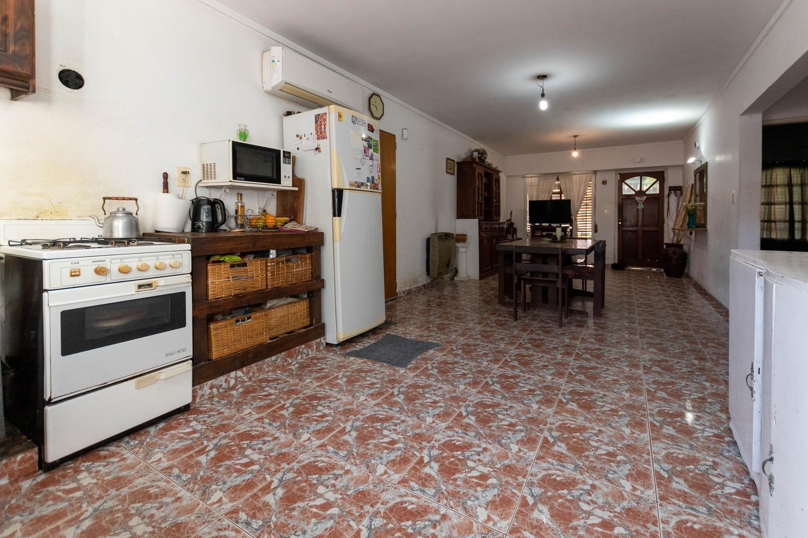 Foto de 138 bis entre 516 y 517 Las Quintas, La Plata- Casa de Dos Dormitorios, imagen 2