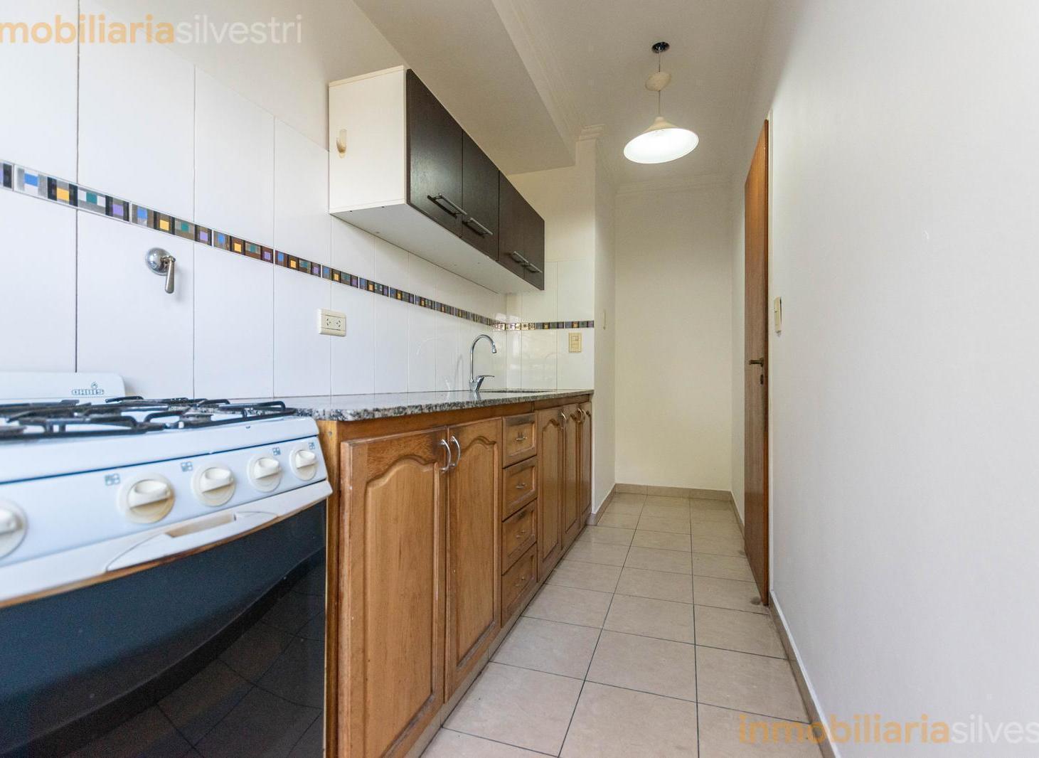 Foto de Calle 1 entre 58 y 59 - Departamento de dos dormitorios en ALQUILER con cochera, imagen 5