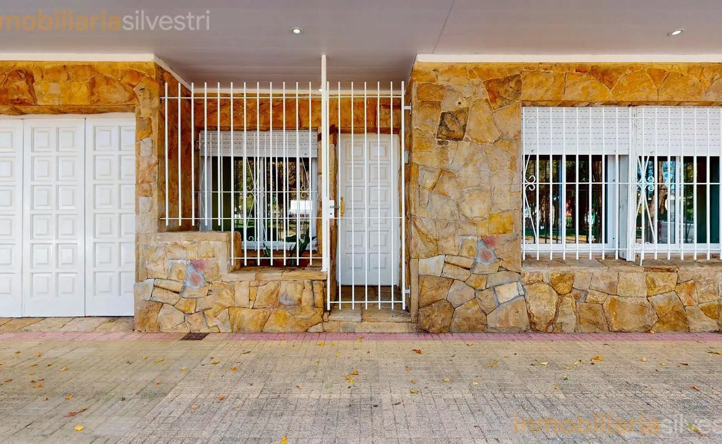 125 entre 6 y 6E (63 y 64) Berisso-Casa de dos dormitorios y piscina en VENTA 2