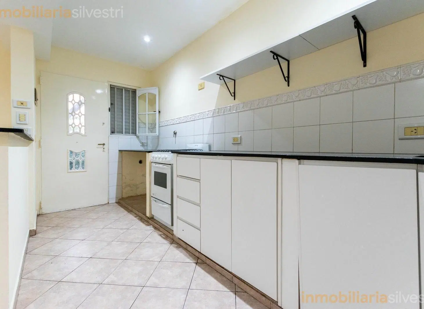 473 bis entre Camino G. Belgrano y 21 a City Bell - Departamento de 2 dormitorios en ALQUILER 5