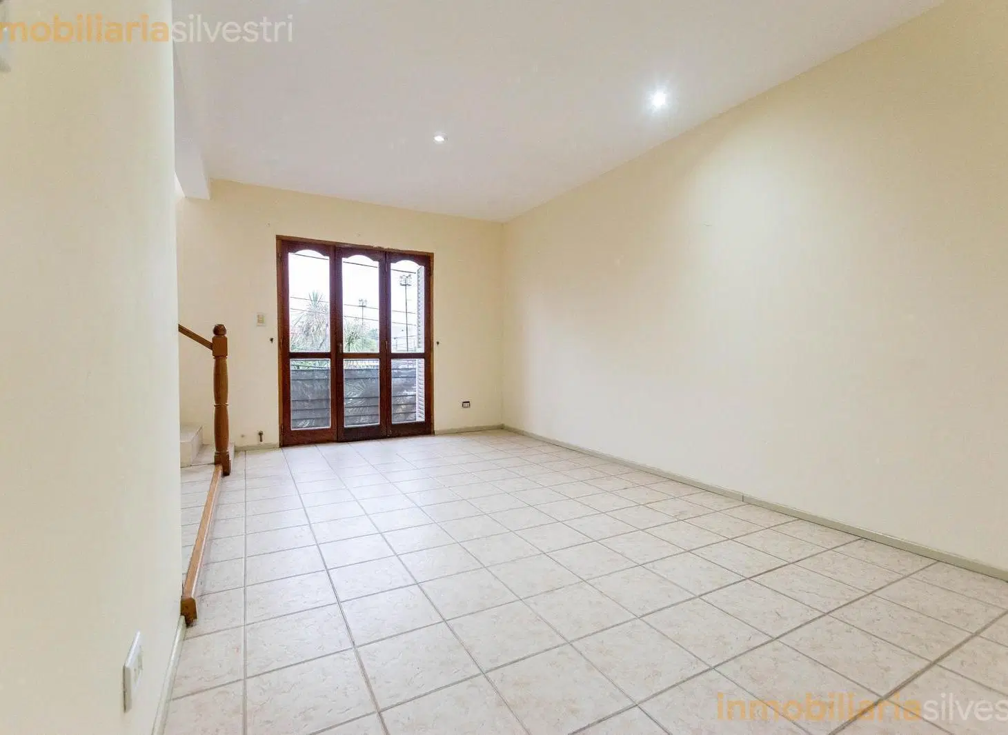 473 bis entre Camino G. Belgrano y 21 a City Bell - Departamento de 2 dormitorios en ALQUILER 4
