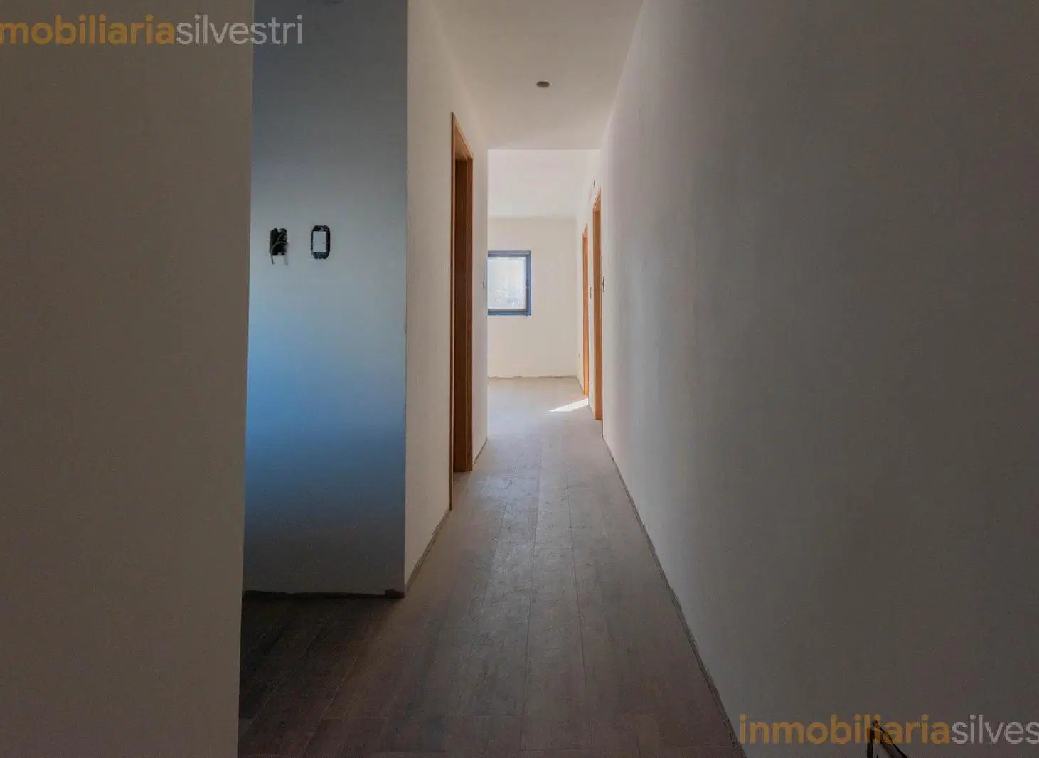 58 e/ 10 y 11 La Plata Departamento de Un dormitorio mas escritorio, con COCHERA en VENTA (EDIFICIO 5