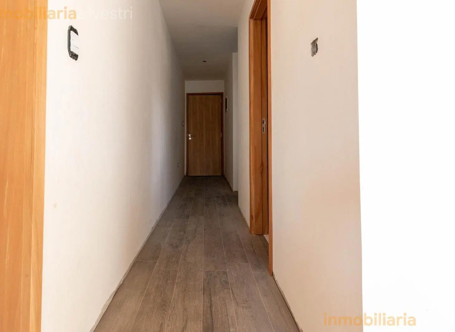 58 e/ 10 y 11 La Plata Departamento de Un dormitorio mas escritorio, con COCHERA en VENTA (EDIFICIO 3