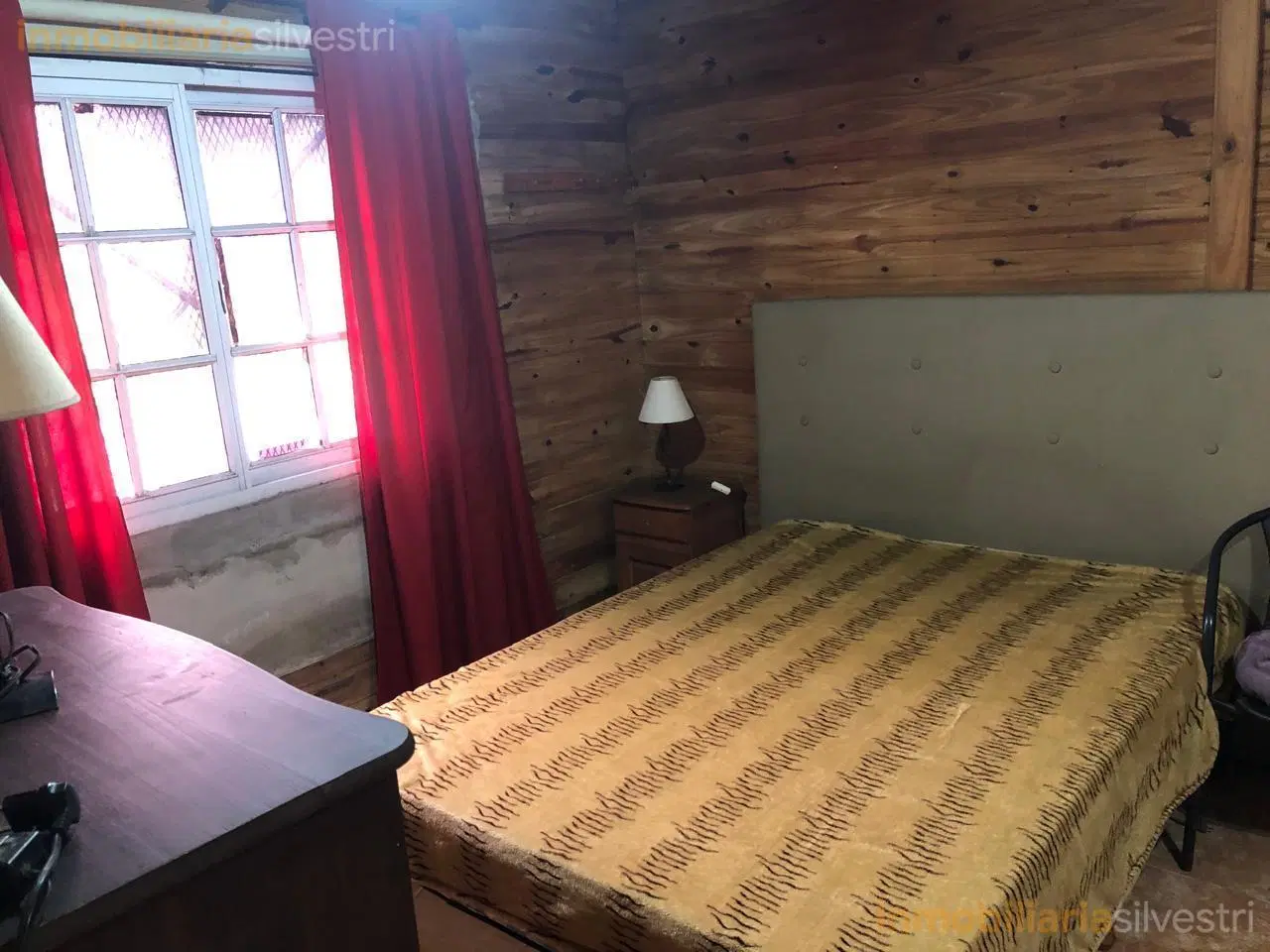 Garay y Aristóbulo del Valle Ensenada - Casa a reciclar sobre lote irregular en esquina en VENTA 1