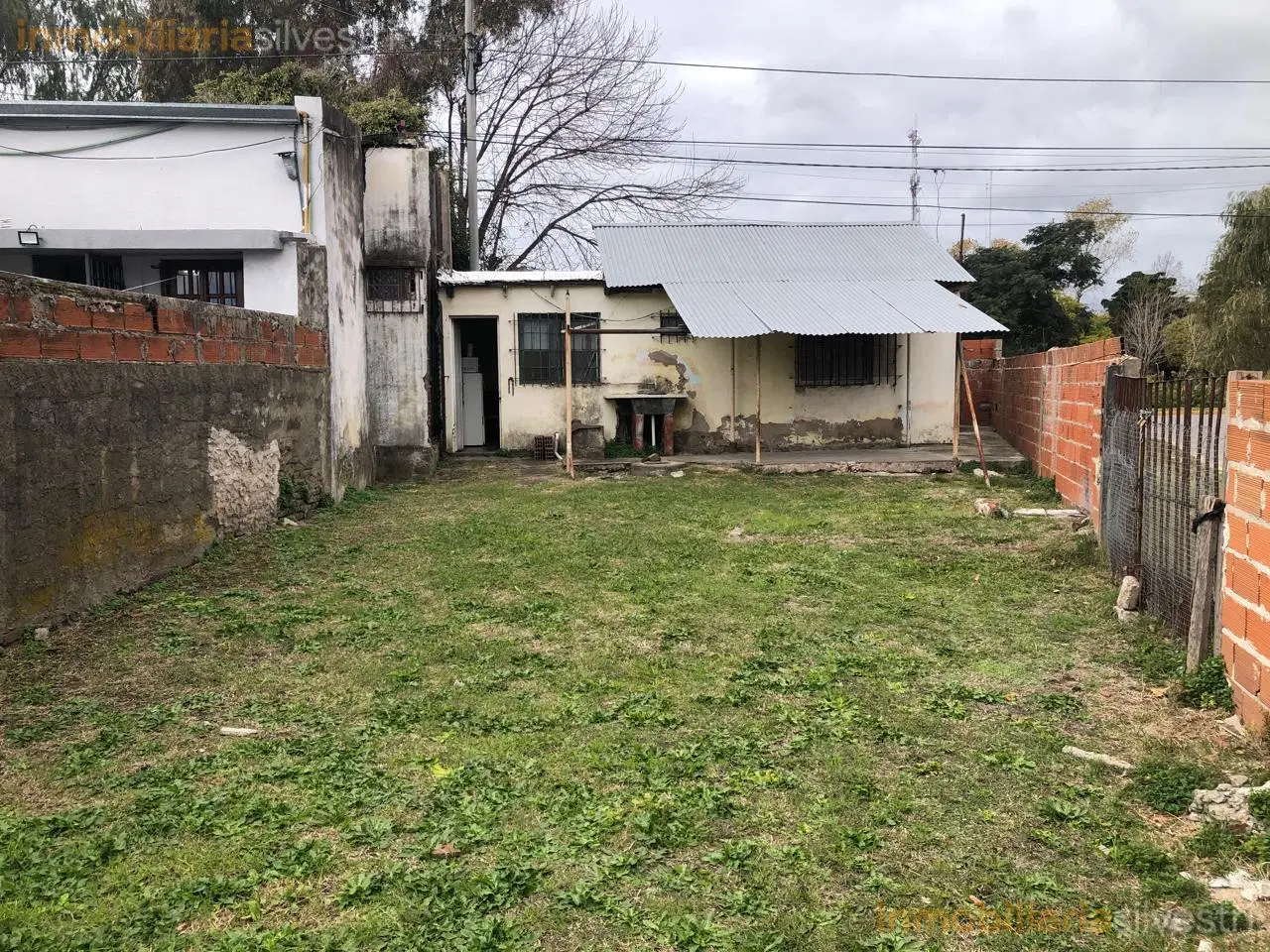 Garay y Aristóbulo del Valle Ensenada - Casa a reciclar sobre lote irregular en esquina en VENTA 3