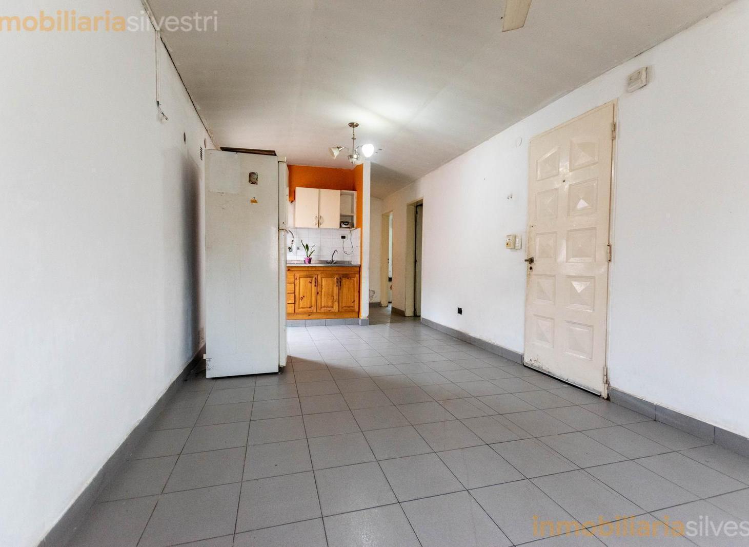 Foto de 189 Bis entre 43 y 44 Lisandro Olmos. Casa de dos dormitorios y cochera en Venta, imagen 2