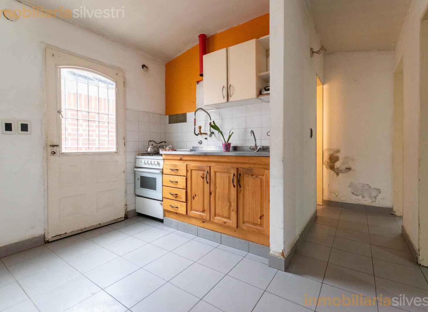 Foto de 189 Bis entre 43 y 44 Lisandro Olmos. Casa de dos dormitorios y cochera en Venta, imagen 5