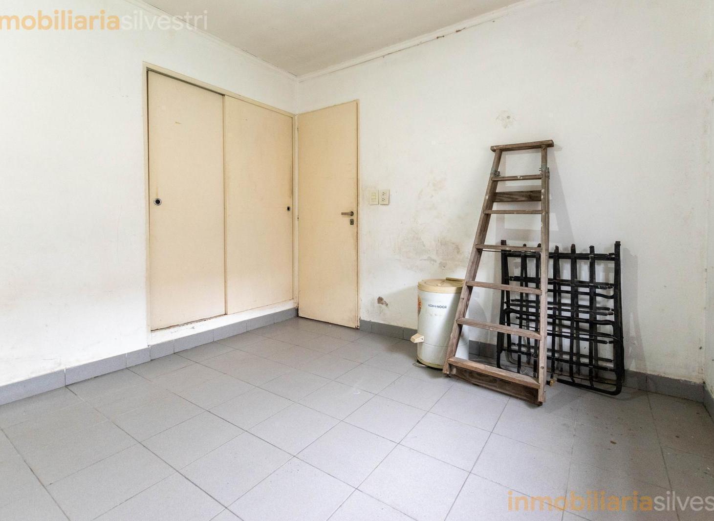 Foto de 189 Bis entre 43 y 44 Lisandro Olmos. Casa de dos dormitorios y cochera en Venta, imagen 3