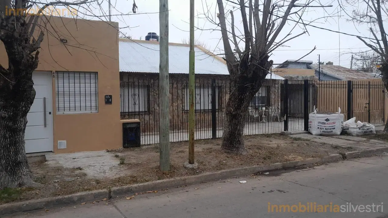 172 entre 30 y 31 Berisso - Casa de 2 dormitorios mas Monoambiente en VENTA 1