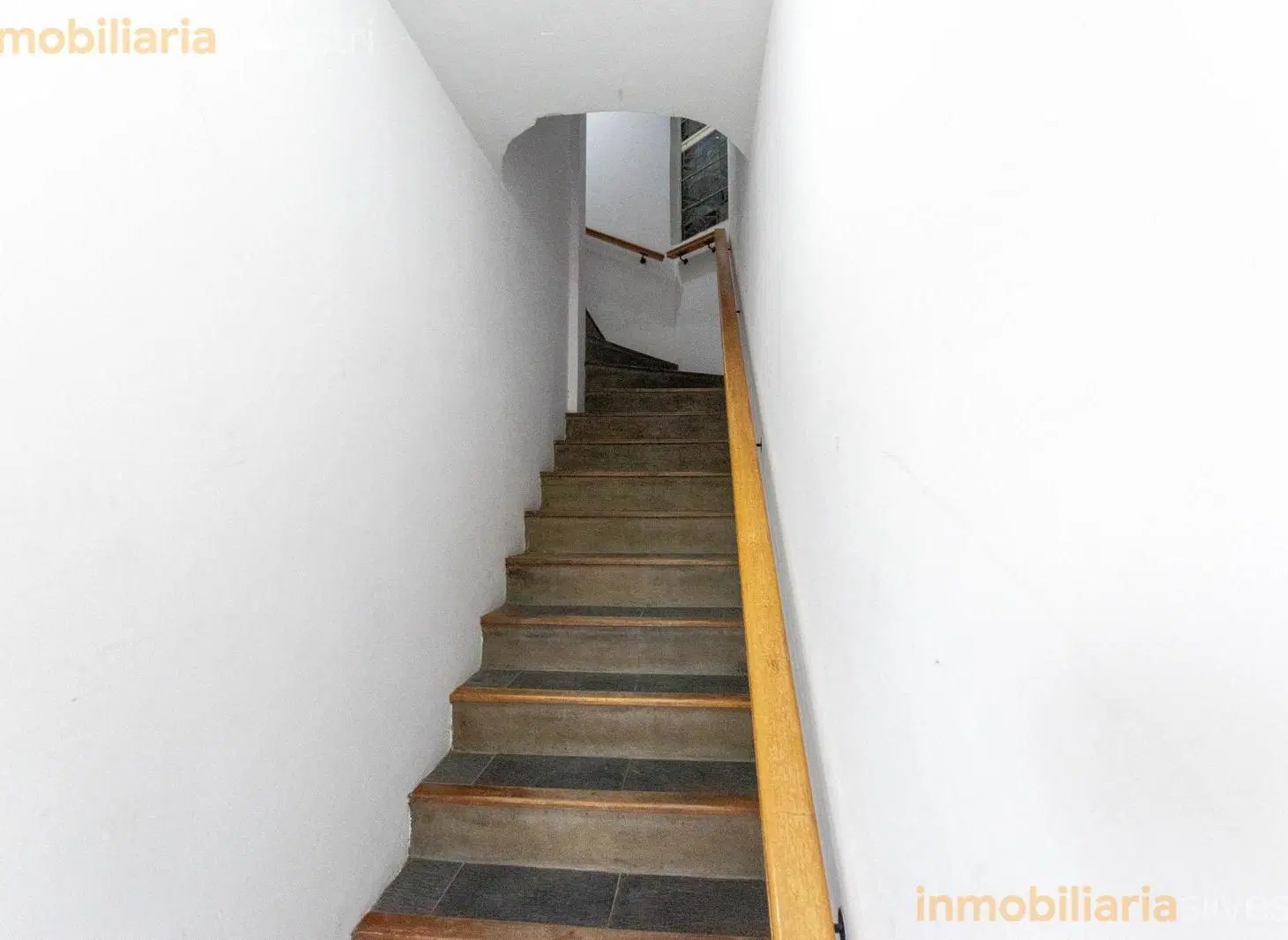 Departamento473 bis entre Camino G.Belgrano y 21 a City Bell. Departamento de tres dormitorios en A 2