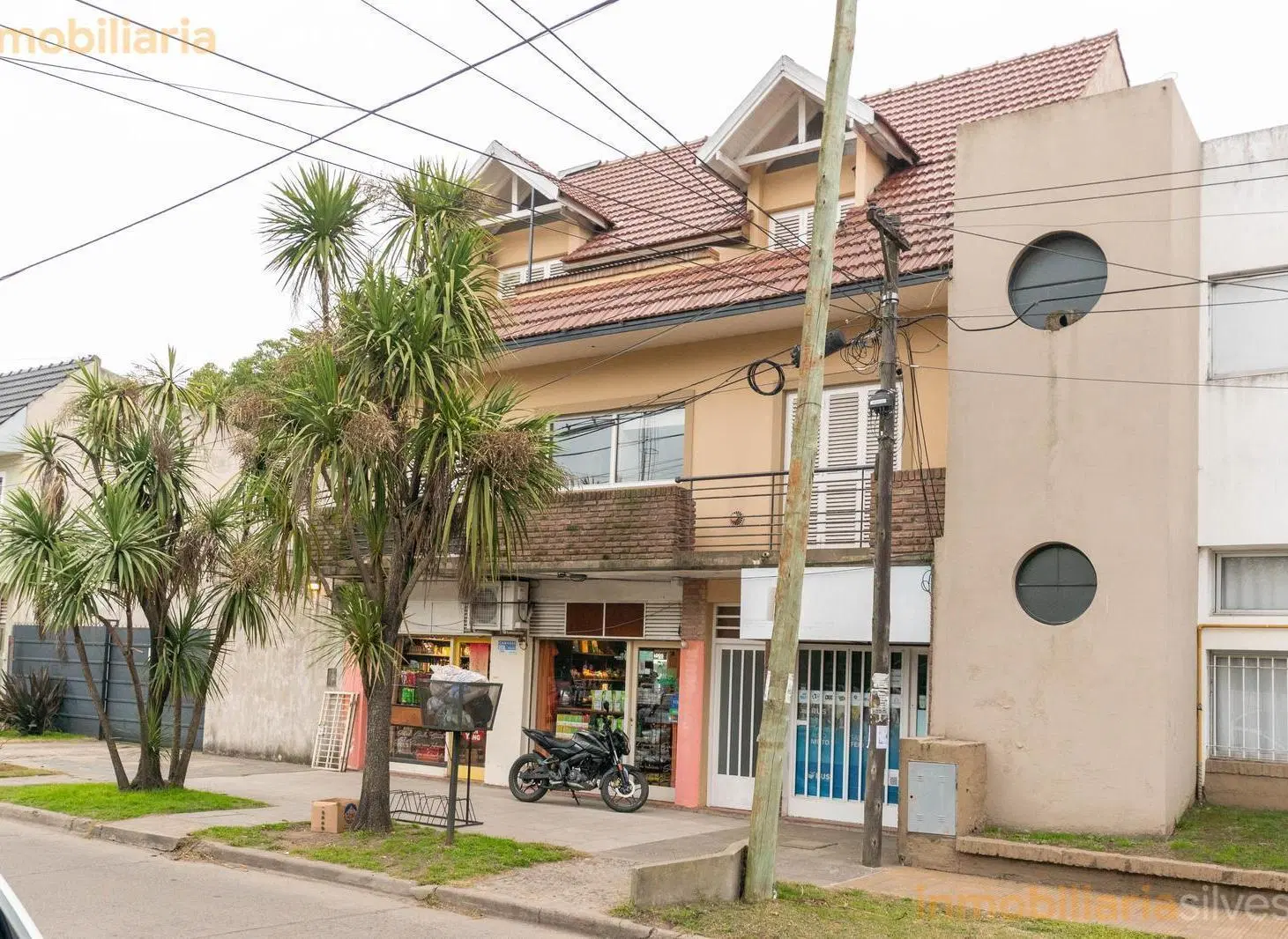 Departamento473 bis entre Camino G.Belgrano y 21 a City Bell. Departamento de tres dormitorios en A 3