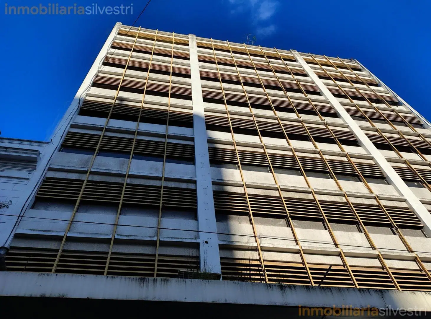 48 entre 8 y 9 La Plata- Cochera en VENTA 5