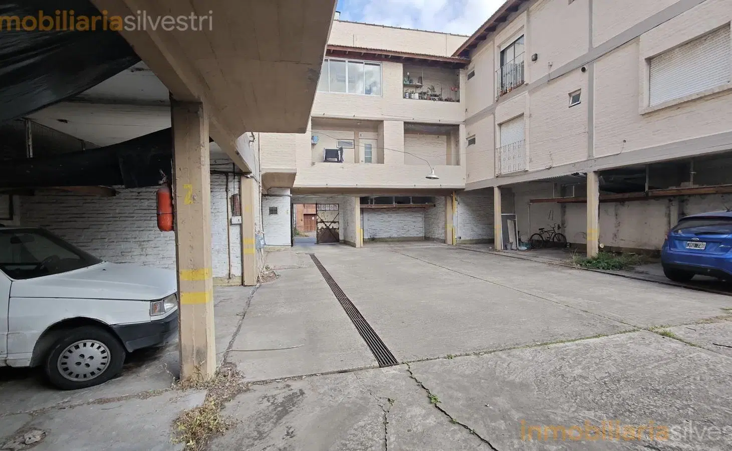 16 esquina 71 La Plata - Cocheras y local comercial en VENTA 5