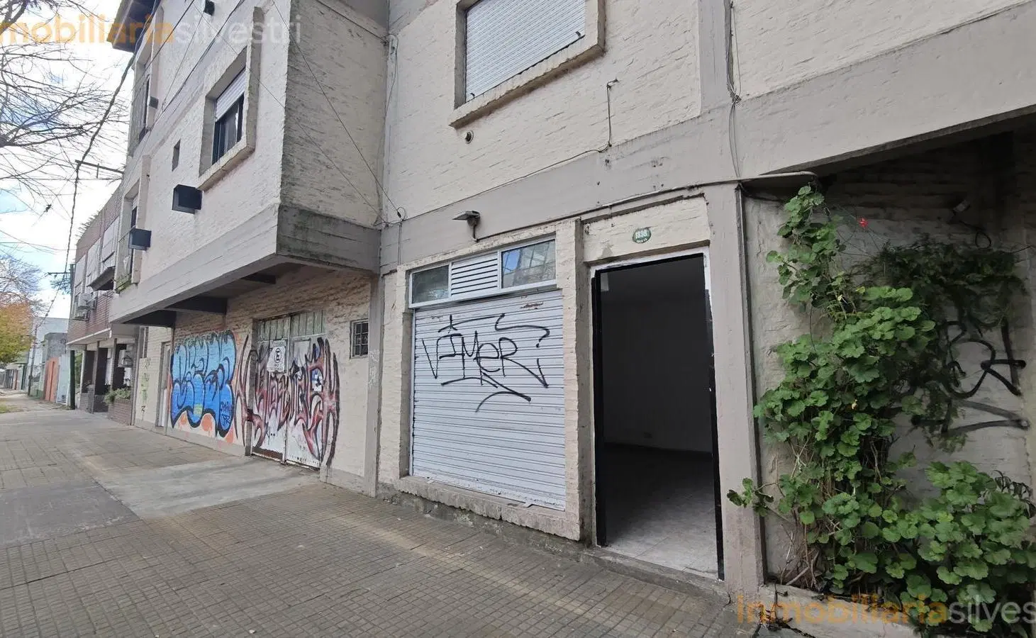 16 esquina 71 La Plata - Cocheras y local comercial en VENTA 1
