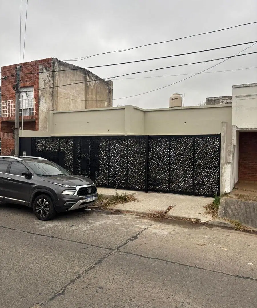 10 bis entre 511 y 512 Ringuelet - Casa de 2 Dormitorios mas escritorio, con cochera en VENTA 1