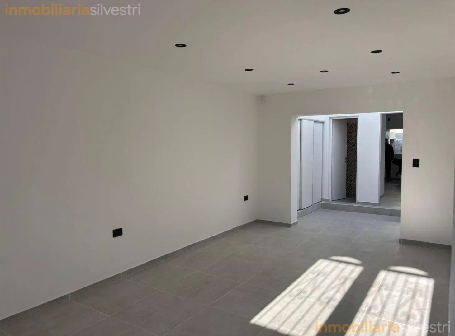 10 bis entre 511 y 512 Ringuelet - Casa de 2 Dormitorios mas escritorio, con cochera en VENTA 4