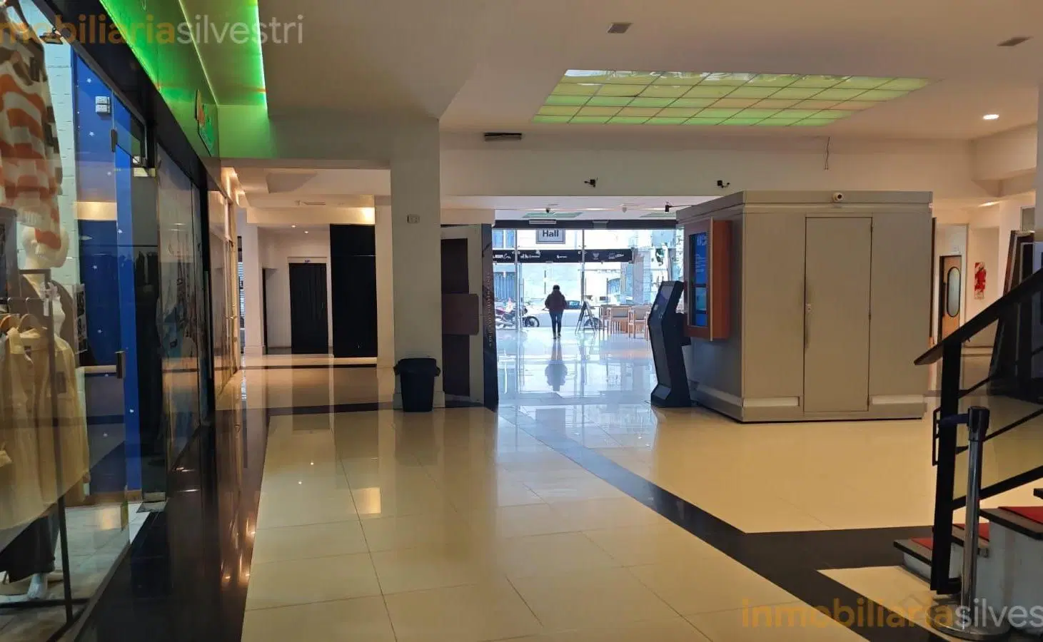 49 entre 7 y 8 Galería Rocha, La Plata - Local en ALQUILER 8