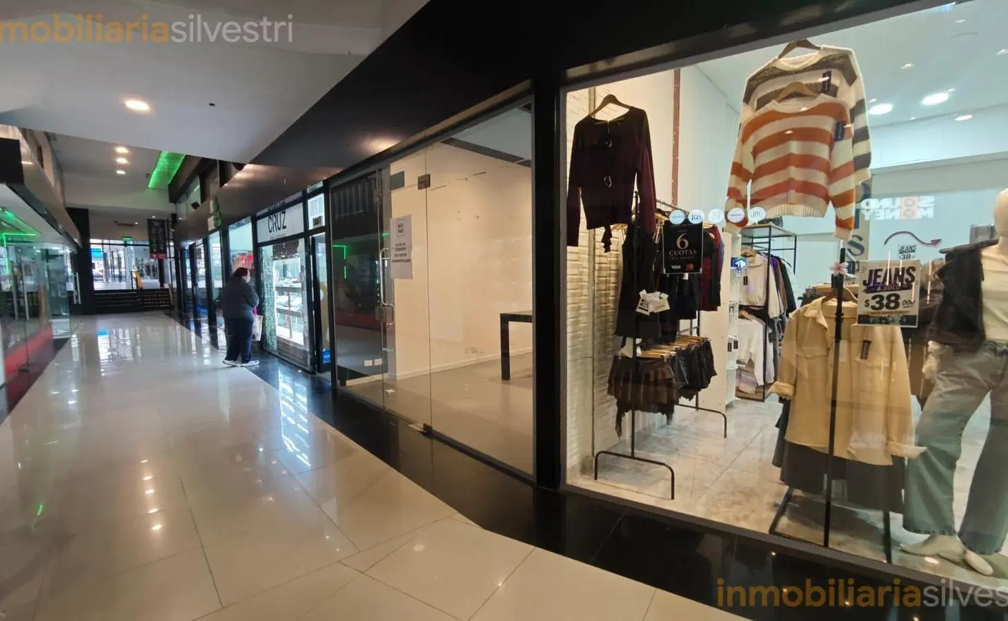 49 entre 7 y 8 Galería Rocha, La Plata - Local en ALQUILER 3