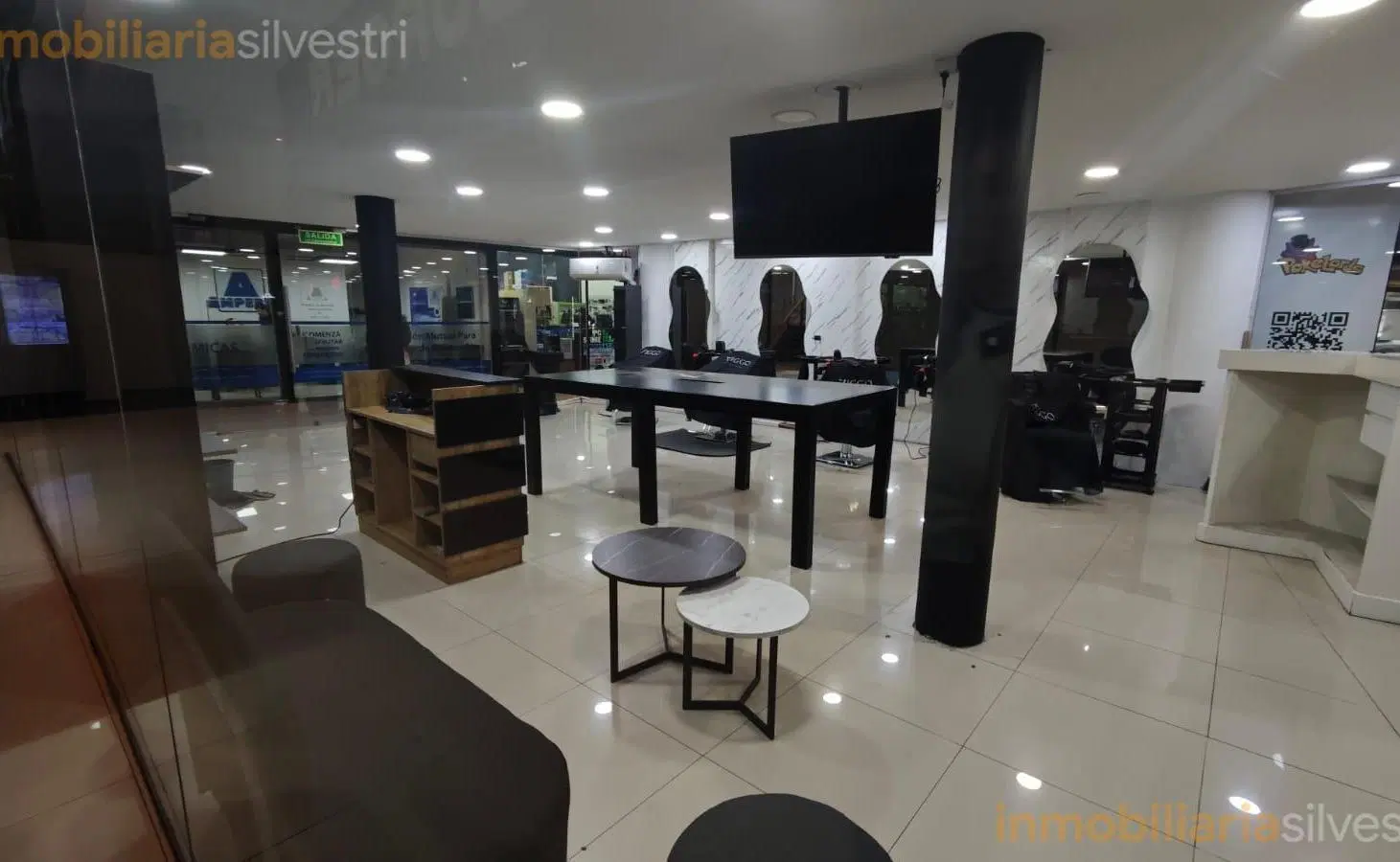 49 entre 7 y 8 Galería Rocha, La Plata - Local en ALQUILER 4