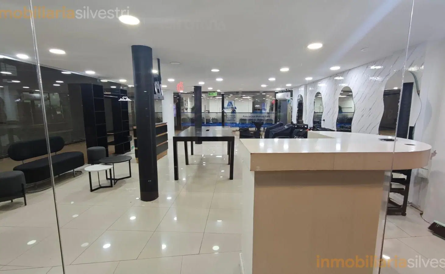 49 entre 7 y 8 Galería Rocha, La Plata - Local en ALQUILER 5