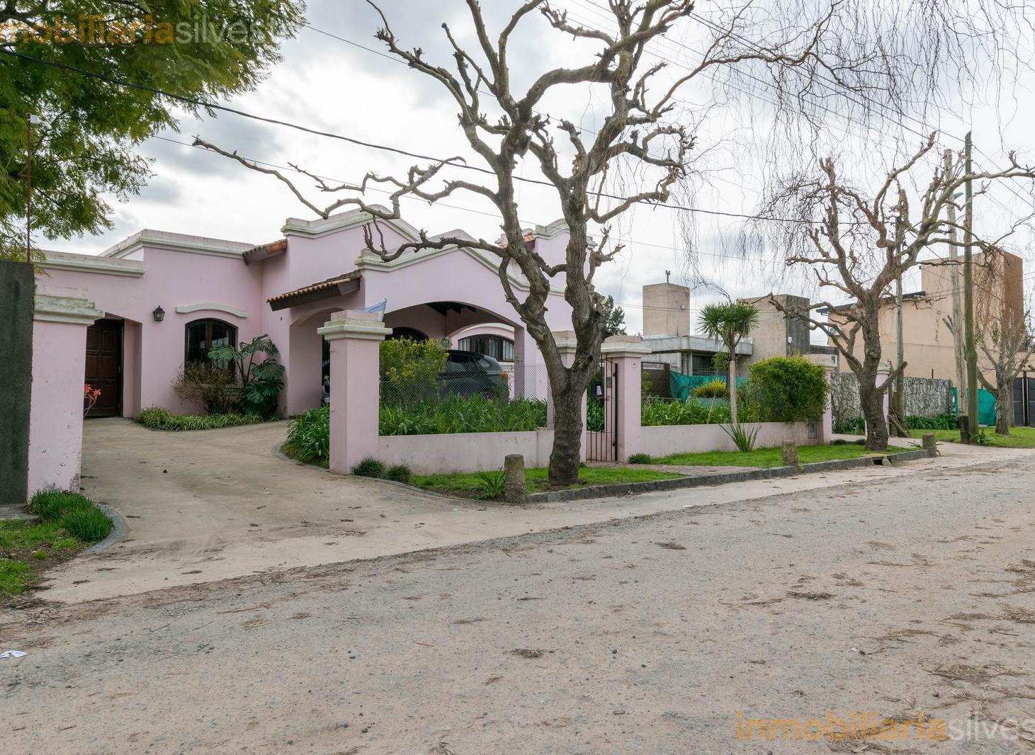 Foto de 499 entre 5 y 6 Villa castells, La Plata - Casa de 3 dormitorios con, imagen 1