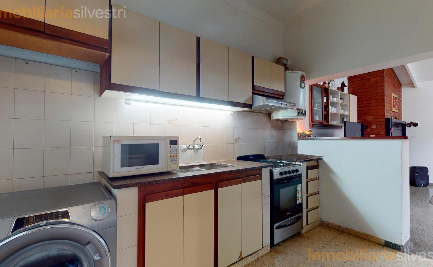 Foto de 489 entre 20 y 21 Gonnet, La Plata - Casa de 3 dormitorios con parque y, imagen 2