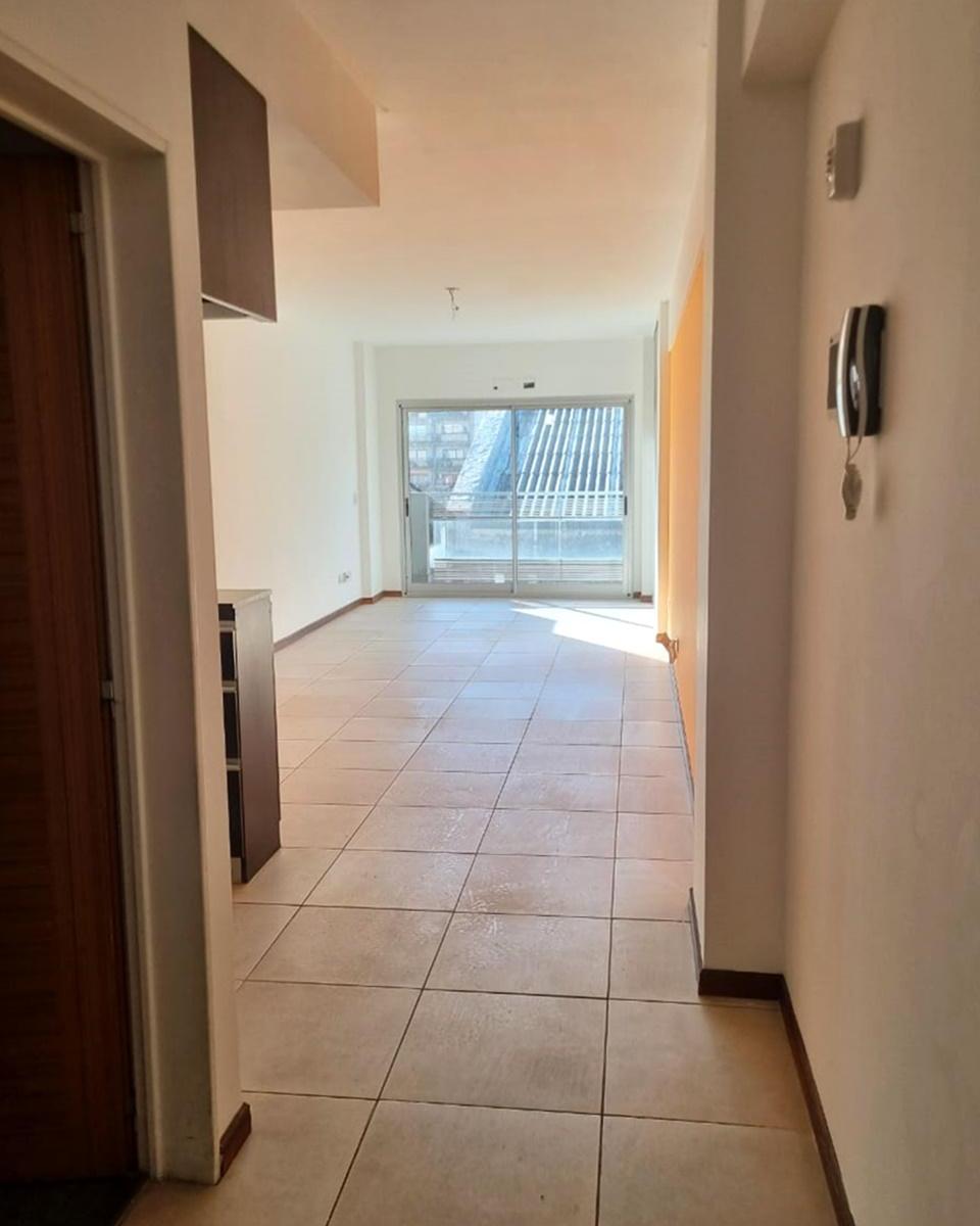 Excelente Monoambiente con Balcon con Renta 3