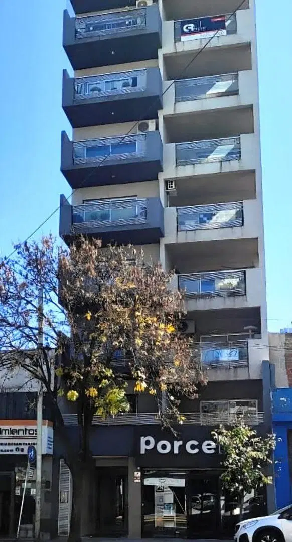 SOBRE AVENIDA RÁPIDO ACCESO IDEAL ALQUILER O VENTA 3