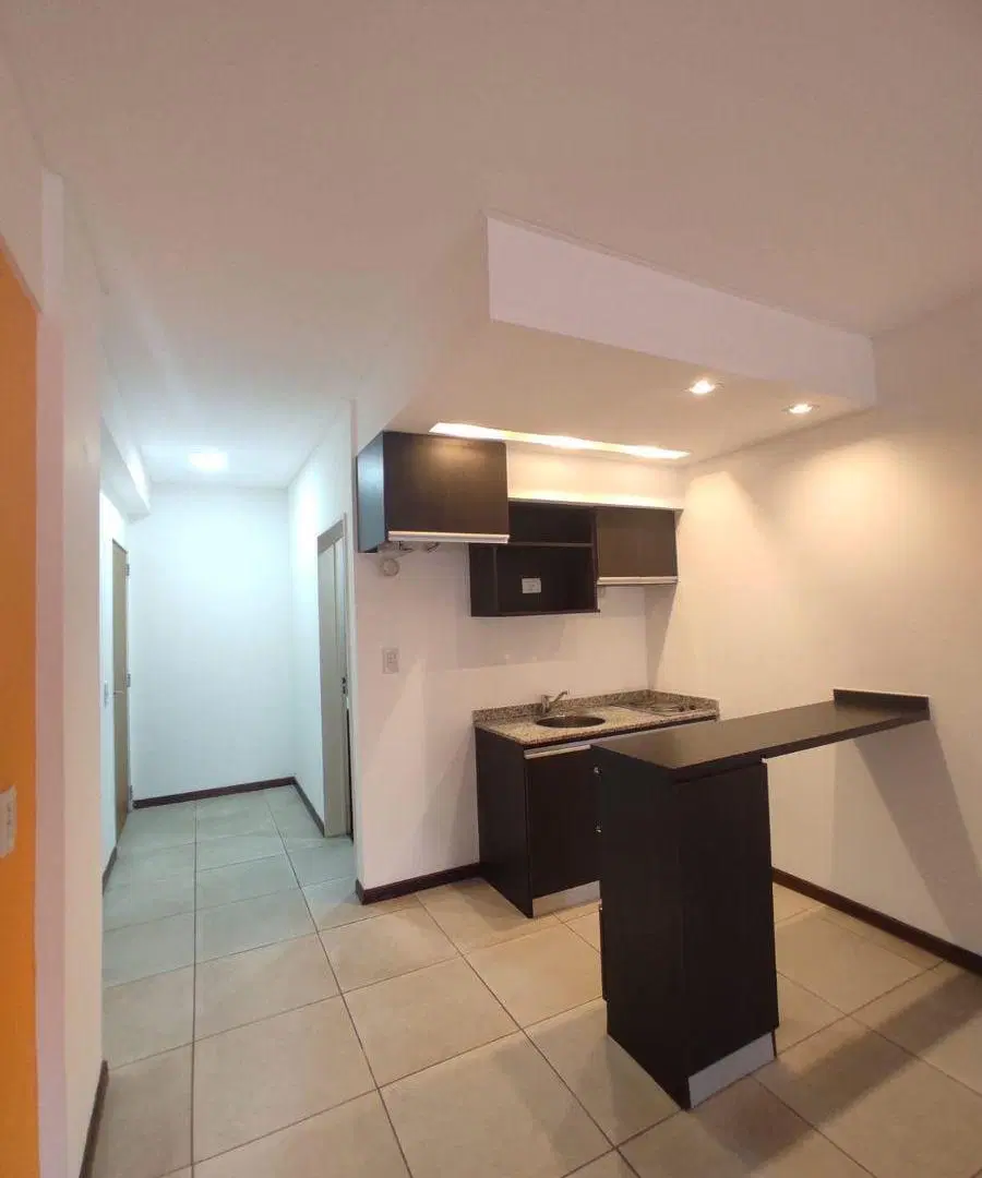 SOBRE AVENIDA RÁPIDO ACCESO IDEAL ALQUILER O VENTA 2