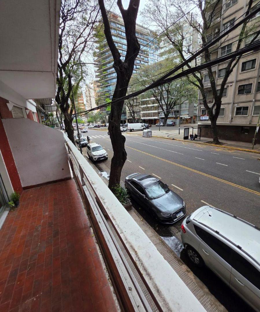 Foto de SOBRE AV. PEDRO GOYENA EXCELENTE 3 AMB FRENTE CON COCHERA FIJA, imagen 4